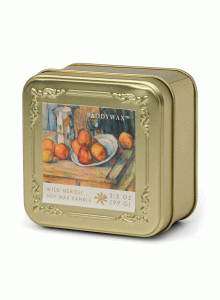 Ароматна соева свещ Падивакс в метална кутия "Импресионист - Сезан: Натюрморт с каничка за мляко и плодове"